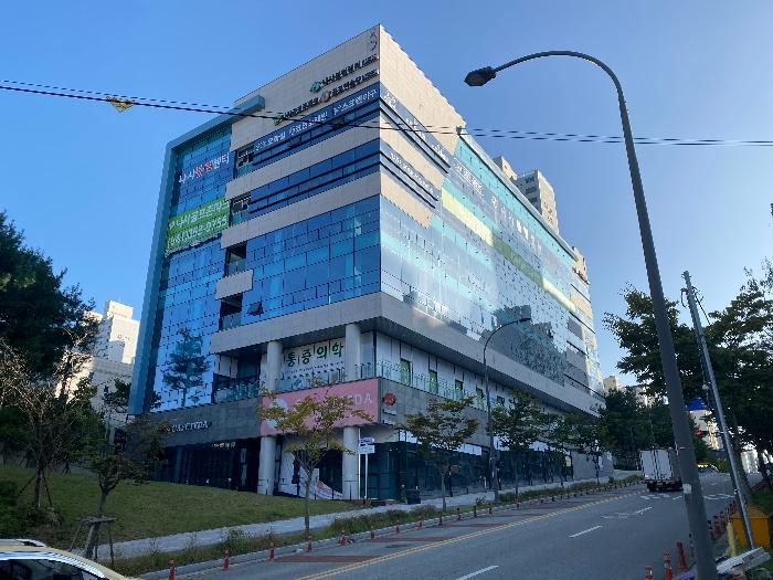 충청남도 공주시 신금1길 83, 1동 1층109호 · 지번주소: 충청남도 공주시 금흥동 664 법원경매 물건 대표사진