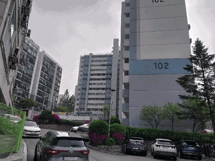 경기도 이천시 애련정로136번길 33-9, 102동 6층 610호 (창전동,현대아파트) · 지번주소: 경기도 이천시 창전동 49-1 법원경매 물건 대표사진