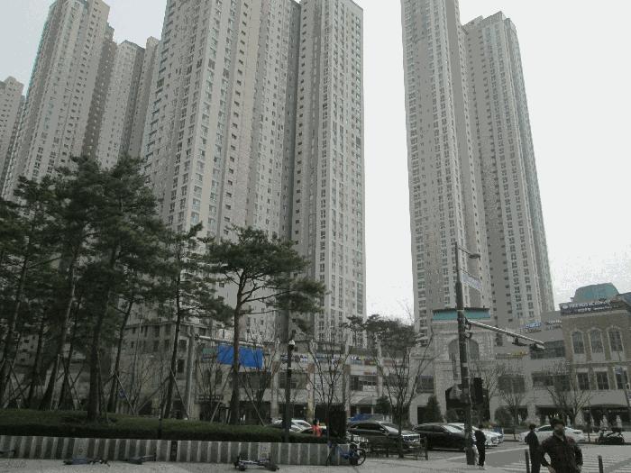 법원경매 2025타경54825 사진2 | 수원시 영통구 원천동 589 광교중흥에스클래스판매시설 지1층비1-124호 근린상가 경매