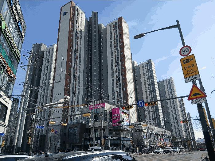 충남 천안시 동남구 청당동 1005 행정타운센트럴두산위브 107동 16층 아파트 경매 물건 사진
